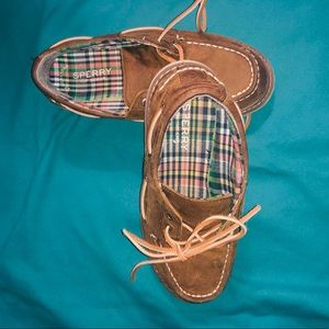 Boy Sperry Boat /dress shoes. Lace up , Features  a super comfy memory foam.